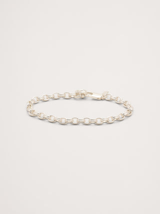 Pulsera mini de cadena con eslabones ovalados dobles.