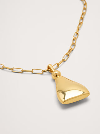 Collar con colgante de gota.