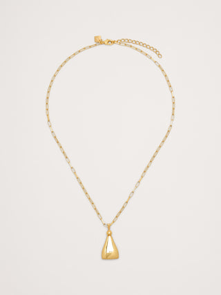 Collar con colgante de gota.