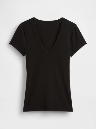 Camiseta moderna con cuello en V.