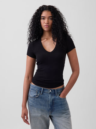 Camiseta moderna con cuello en V.