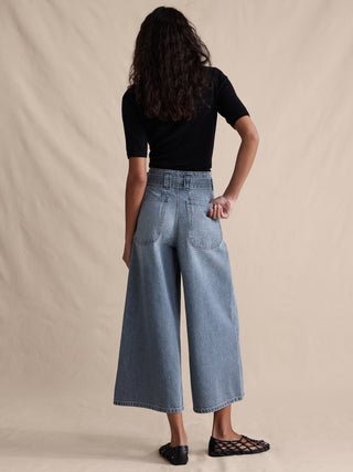 Jean culotte ligero de talle ultraalto.