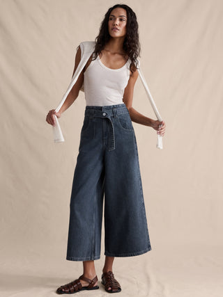 Jean culotte ligero de talle ultraalto.