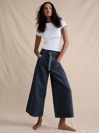 Jean culotte ligero de talle ultraalto.
