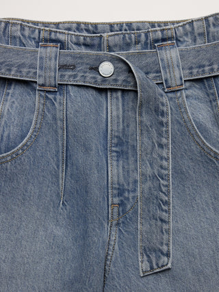 Jean culotte ligero de talle ultraalto.