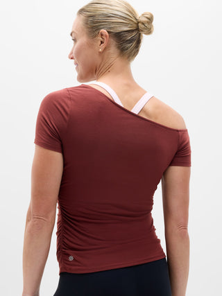 Camiseta con un hombro Move With Ease.
