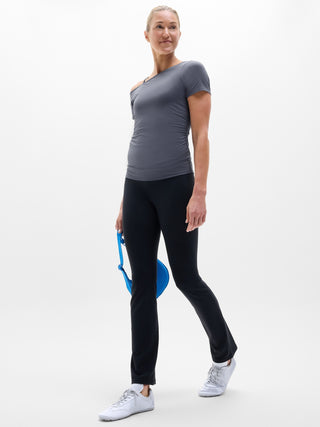Camiseta con un hombro Move With Ease.
