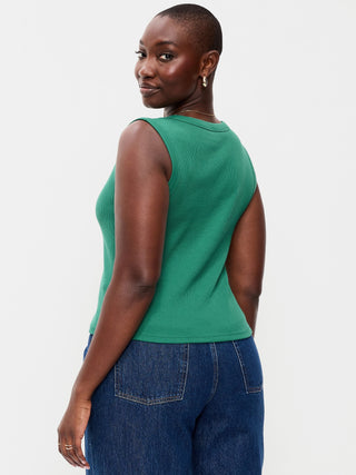 Camiseta sin mangas corta ajustada con cuello en V.