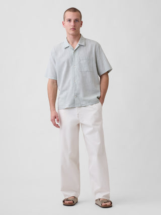 Camisa holgada de lino y algodón con dobladillo recto.