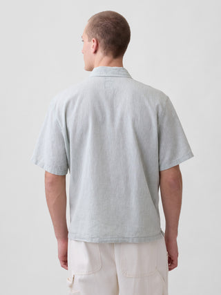 Camisa holgada de lino y algodón con dobladillo recto.