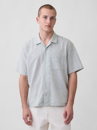 Camisa holgada de lino y algodón con dobladillo recto.