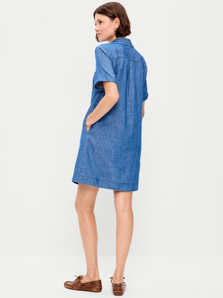 Minivestido camisero con botones.