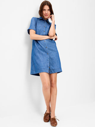 Minivestido camisero con botones.