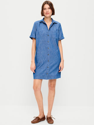 Minivestido camisero con botones.