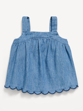 Top vaquero sin mangas con dobladillo festoneado para niñas pequeñas.