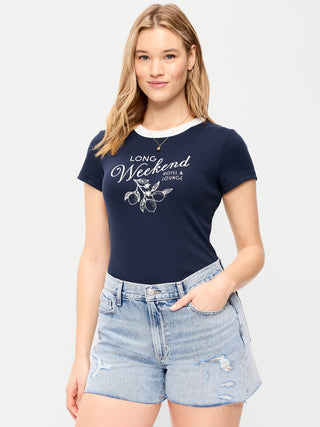 Camiseta corta ajustada.