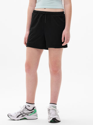 Pantalón corto de malla de 4" para niña Gamechanger de Athleta.