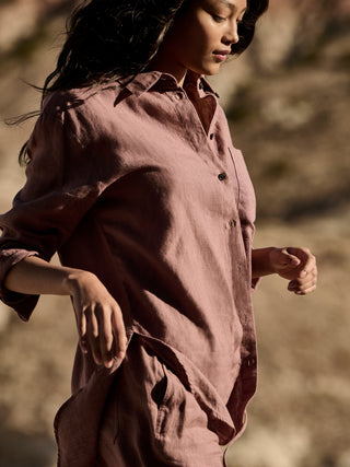 La camisa de lino extragrande.