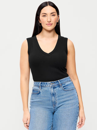Camiseta sin mangas corta ajustada con cuello en V.