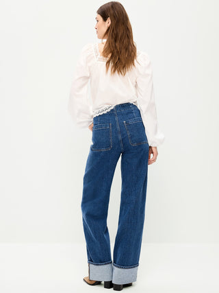 Jeans anchos con puños y cintura muy alta.