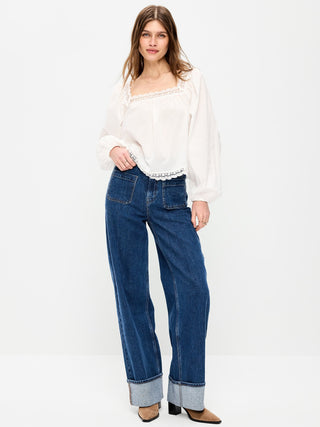 Jeans anchos con puños y cintura muy alta.