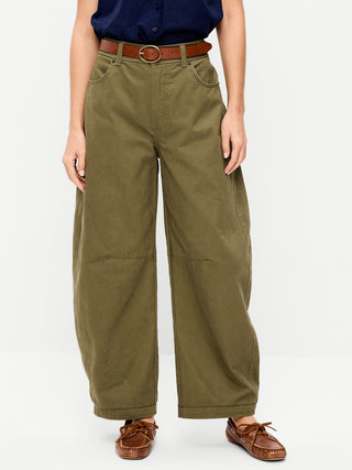 Pantalones chinos tipo barril de tiro medio.