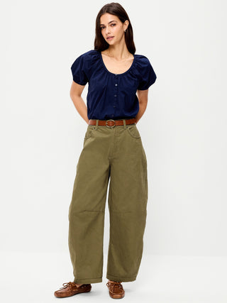 Pantalones chinos tipo barril de tiro medio.