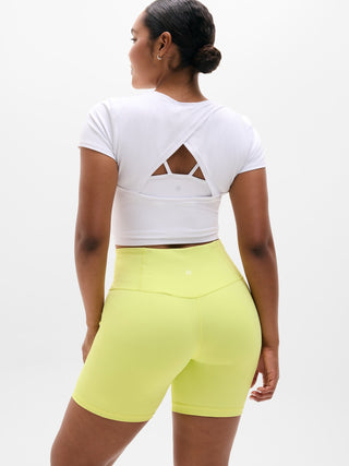 Pantalón corto Elation de talle ultra alto de 7".