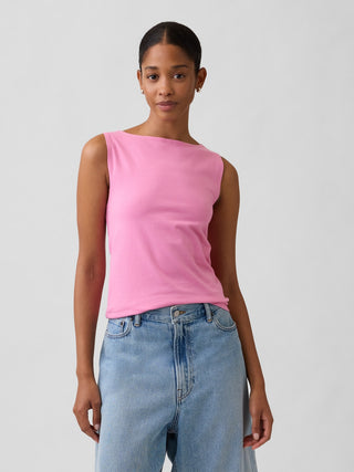 Camiseta sin mangas con cuello barco.
