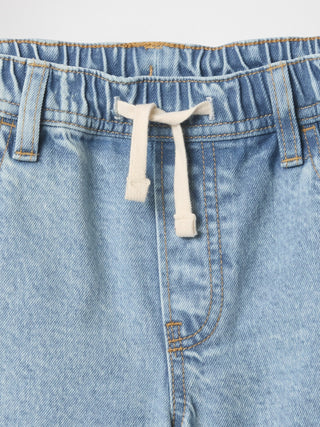 Shorts vaqueros holgados sin cordones para niños.