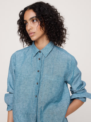La camisa de lino extragrande.