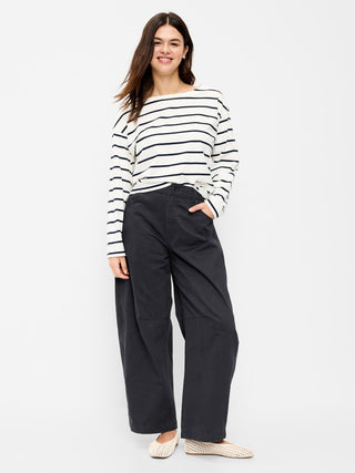 Pantalones chinos tipo barril de tiro medio.