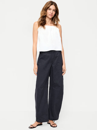 Pantalones chinos tipo barril de tiro medio.