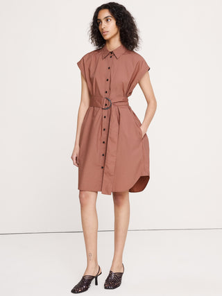 Vestido camisero mini de popelina de algodón con cinturón.
