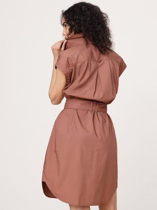 Vestido camisero mini de popelina de algodón con cinturón.