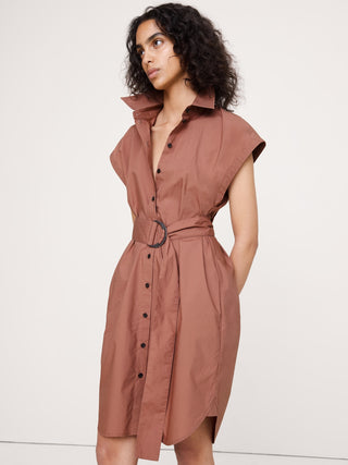 Vestido camisero mini de popelina de algodón con cinturón.