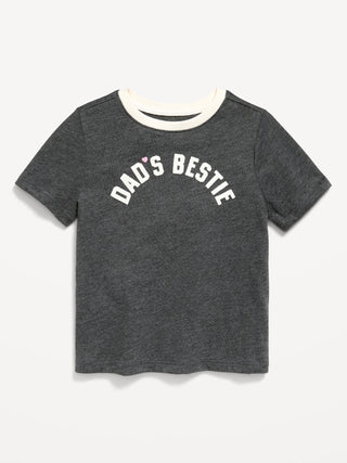 Camiseta gráfica de manga corta para niñas pequeñas.