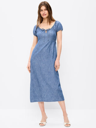 Vestido midi de manga corta con cuello redondo.