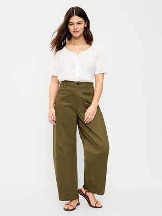 Pantalones chinos tipo barril de tiro medio.