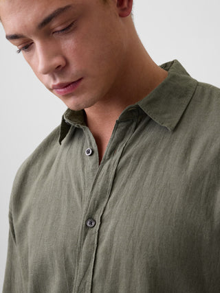 Camisa de mezcla de lino con corte estándar.