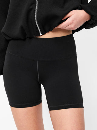 Shorts ciclistas StudioSmooth de talle alto, entrepierna de 6 pulgadas.