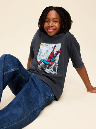 Camiseta gráfica extragrande de Old Navy x Marvel Spider-Man para niño.