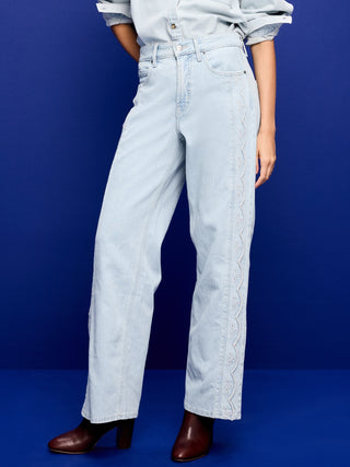 Jeans anchos bordados con cintura extra alta.