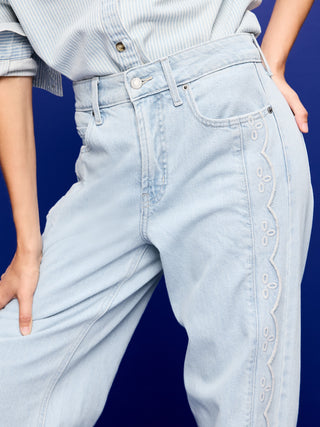 Jeans anchos bordados con cintura extra alta.