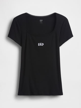 Top de canalé con cuello redondo y logo de Gap.