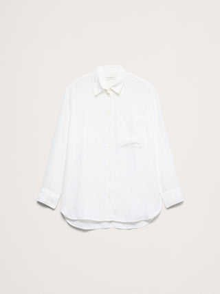 La camisa de lino extragrande.