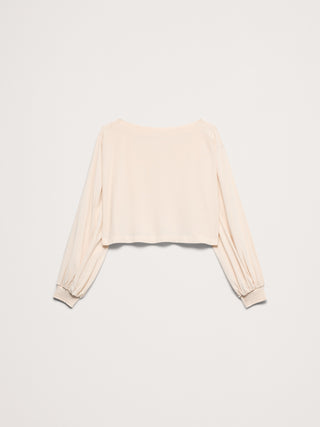 Top fruncido de georgette con cuello barco.
