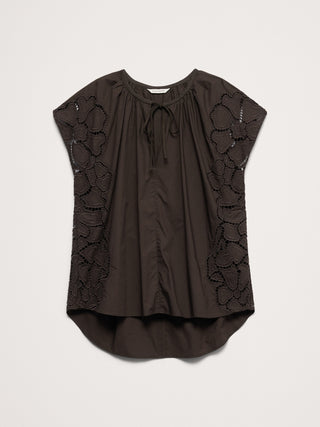 Túnica de popelina de algodón bordada con cuello dividido.