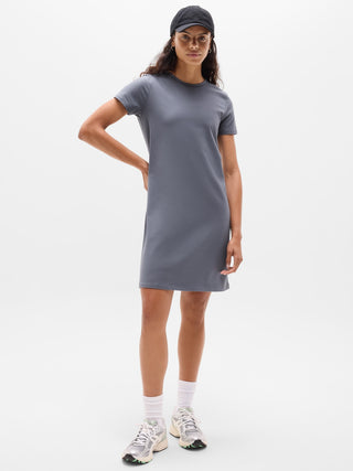 Vestido estilo camiseta esencial.