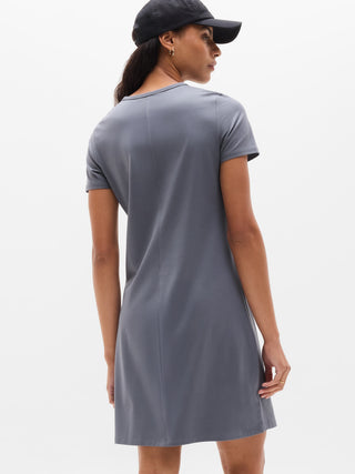Vestido estilo camiseta esencial.